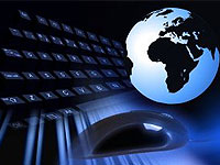 tecado de um computador, o mouse e um globo