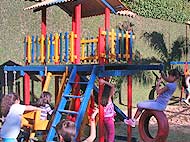 Foto das crianças em um parque