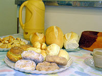 foto de mesa com pão