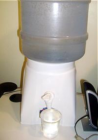 Foto de um gal&atilde;o de &aacute;gua