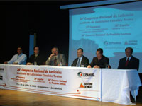 Foto da mesa de autoridades