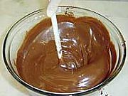 Foto de chocolate derretido em uma vasilha