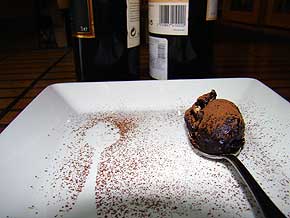 Foto de bala de chocolate e vinhos