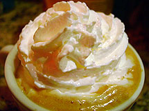 Creme chantilly sobre caf? expresso