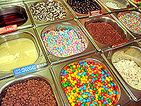 Foto de caldas e guloseimas para sorvetes