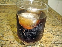 foto de um copo de refrigerante