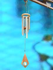 Fotomontagem: Laura Martins Ferreira - foto sinos