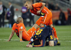 Foto: https://fisiologistas.wordpress.com/2010/09/14/caibra-noturna-caimbras-nas-pernas-banana-para-caimbras-saiba-porque-surge-e-como-evitar-as-caibras/