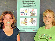 foto de cartaz contra a dengue com as professoras Marcelle e Ezabel