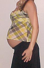 Imagem de uma mulher grávida, de perfil
