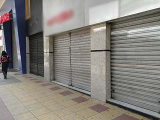 Lojas de portas fechadas