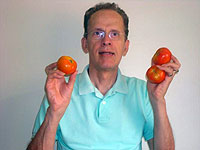 Armando Falconi com tomate nas m&atilde;os