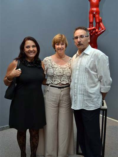 A artista pl&aacute;stica, Irene Barros; a gestora do Espa&ccedil;o Cultural, Sueli Navarro e o pro-reitor de Cultura da UFJF - Jos&eacute; Alberto Pinho Neves