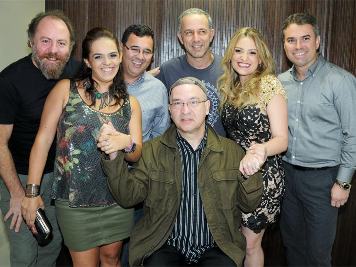 Bi Ribeiro, Herbert Viana e Jo&atilde;o Barone recebem os anfitri&otilde;es Aline Guarize, Marcos Raposo, H&eacute;lida Fraceti e Rafael Prata