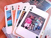 Foto de 
cartas de baralho ilustrada com fotos