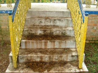 escada no parque da lajinha seja e desgastada