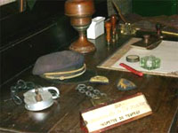 Foto de objetos usados na ferrovia