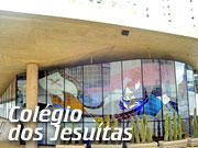 Foto de um vitral do col?gio Jesu?tas