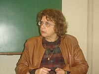 Professora Margarida Salom?o em coletiva ? imprensa falando sobre poss?veis d?ficits deixados por sua gest?o