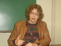 Professora Margarida Salom?o em coletiva ? imprensa falando sobre poss?veis d?ficits deixados por sua gest?o